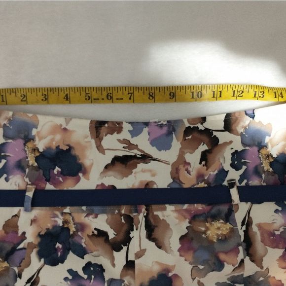 Beautiful A-line, watercolor floral, midi skirt size large - Picture 7 of 7